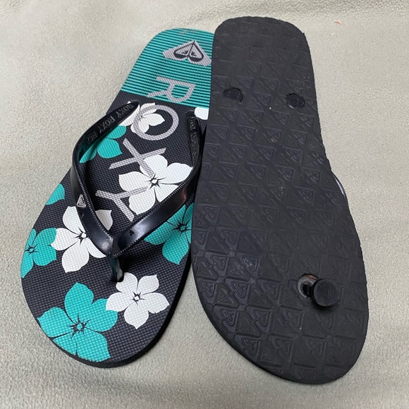 Roxy Flip Flops - Picture 2 of 2